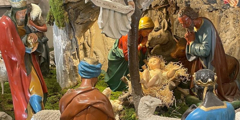 Odstiranja: Elda Piščanec in revitalizacija tradicije; Jaslice za cerkev svetega Štefana v Štepanji vasi